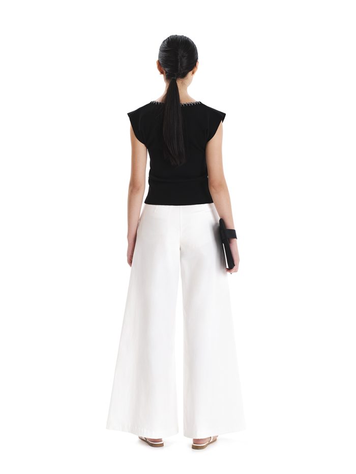 KOURBELA FOCUS ON DETAILS V-NECK TOP