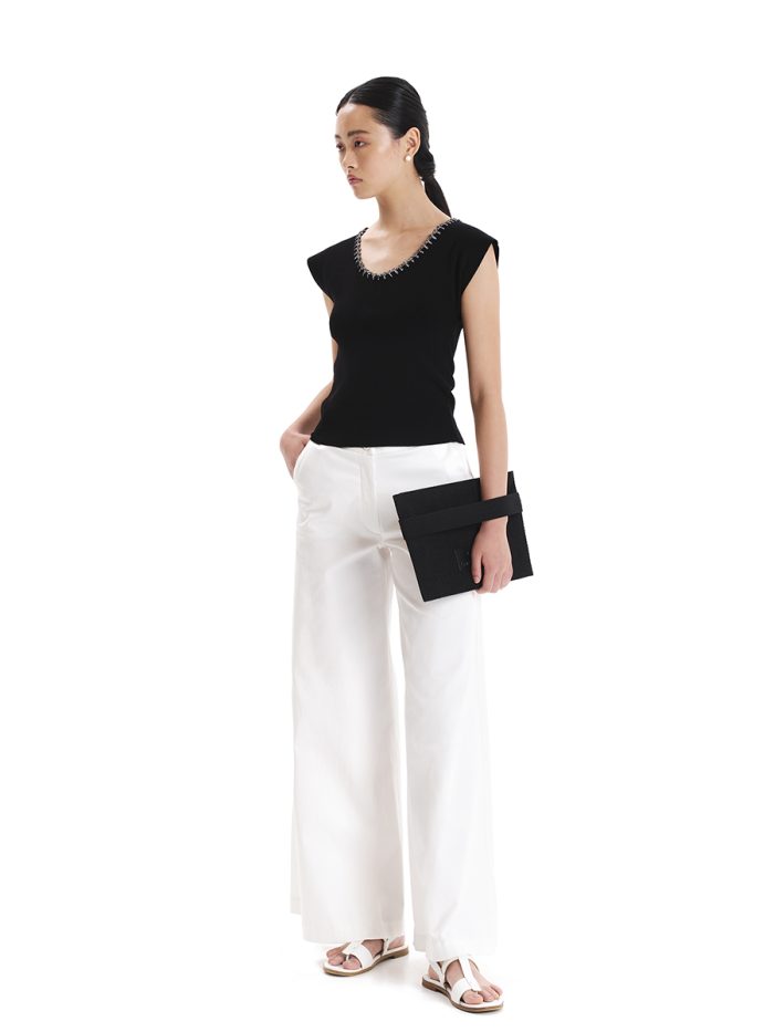 KOURBELA FOCUS ON DETAILS V-NECK TOP