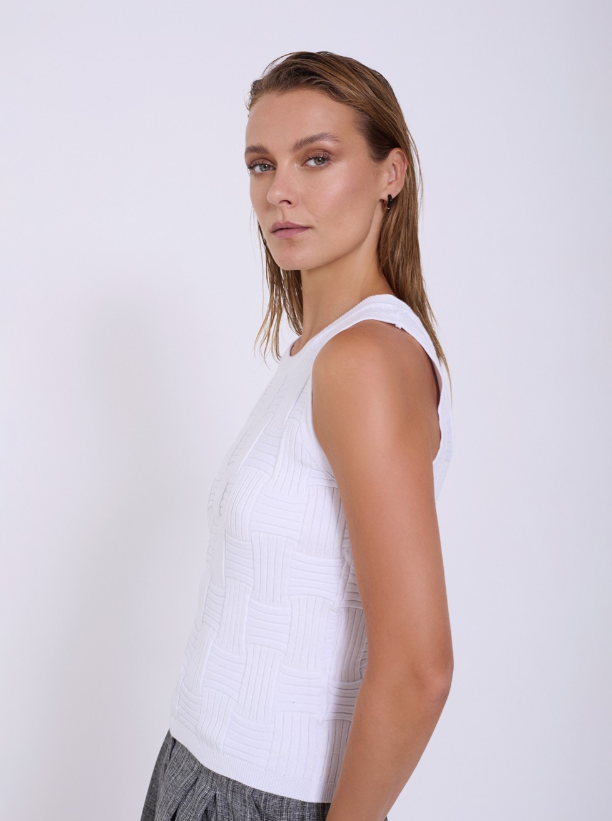 SKATIE SLEEVELESS BASKET KNIT TOP