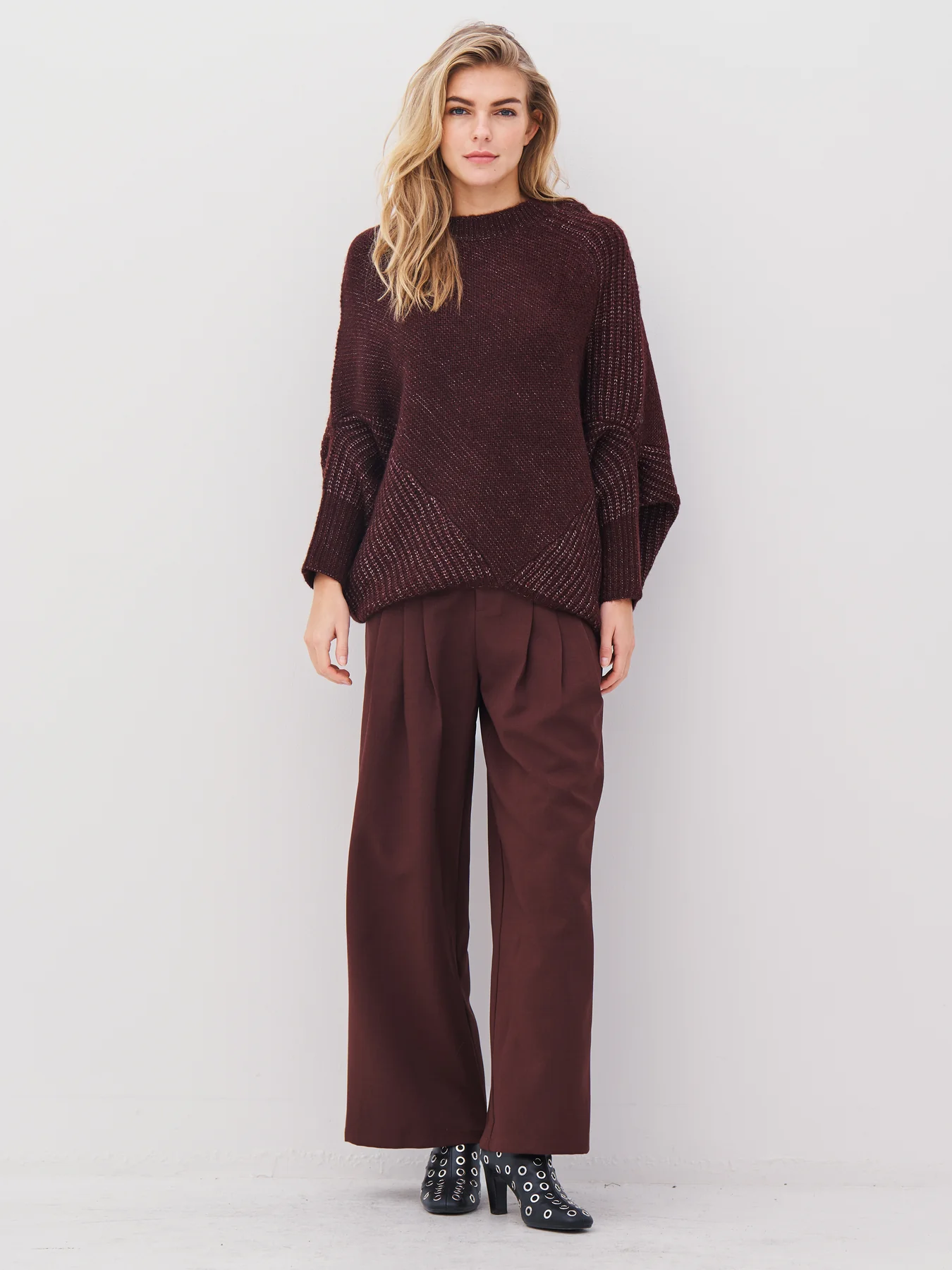 NU AMIA KNIT PONCHO