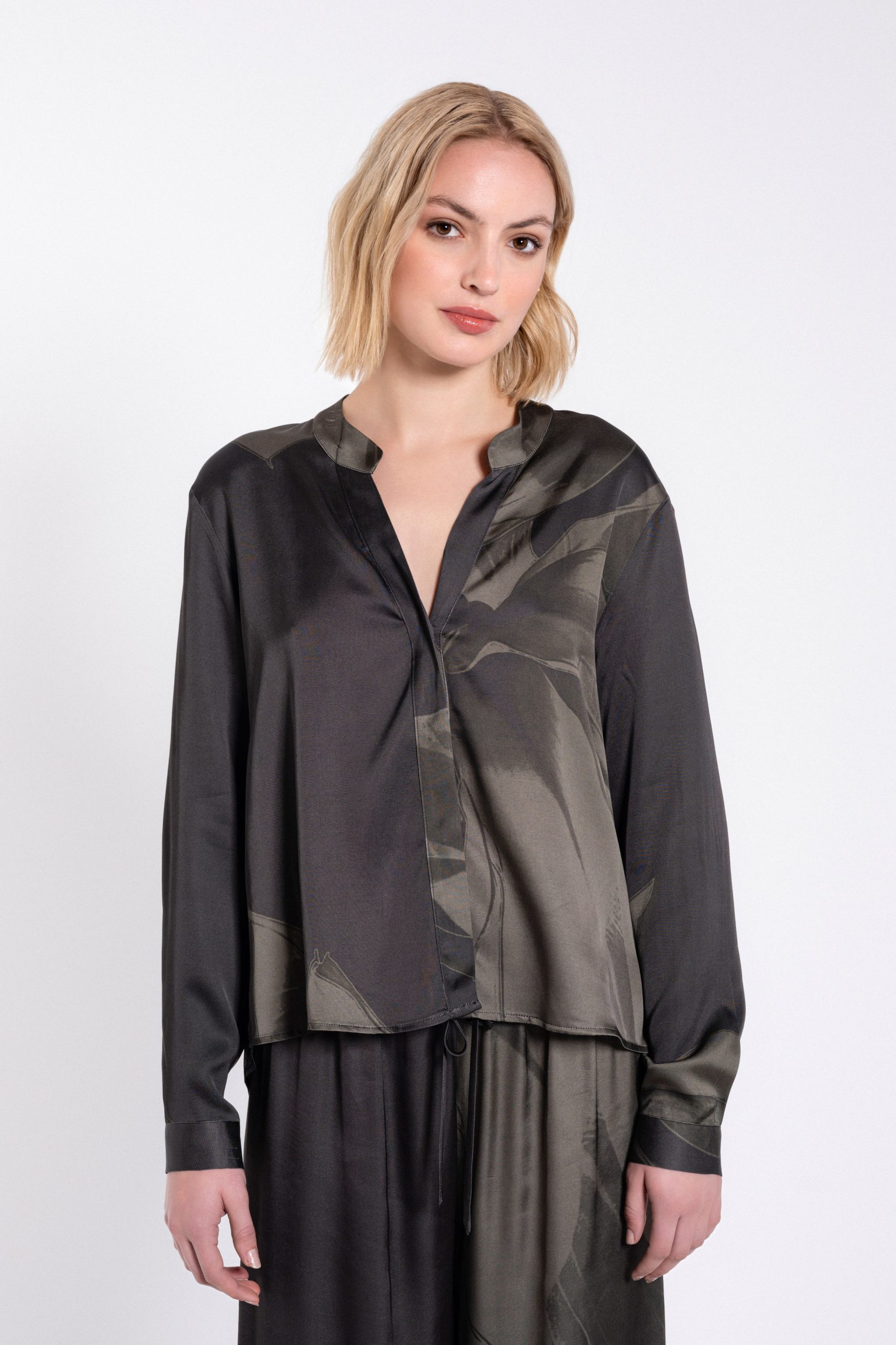 PHILOSOPHY SATIN PRINT CROPPED SHIRT