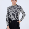 SKATIE PLATED SWEATER WITH WAVES