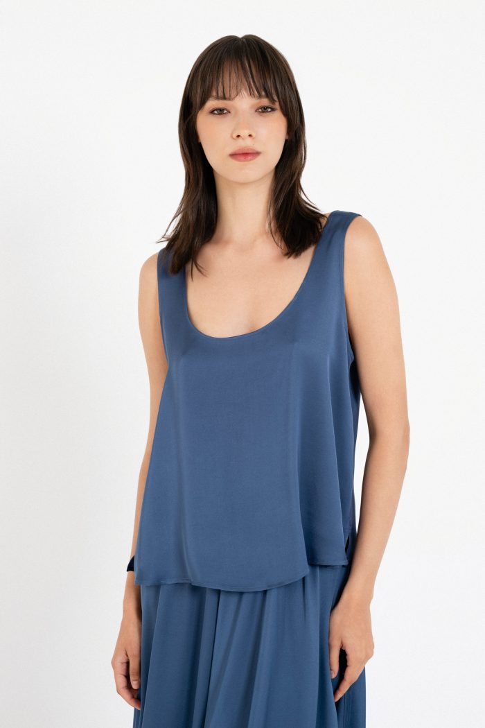 SATIN FINE ECOVERO SLEEVELESS CROPPED TOP