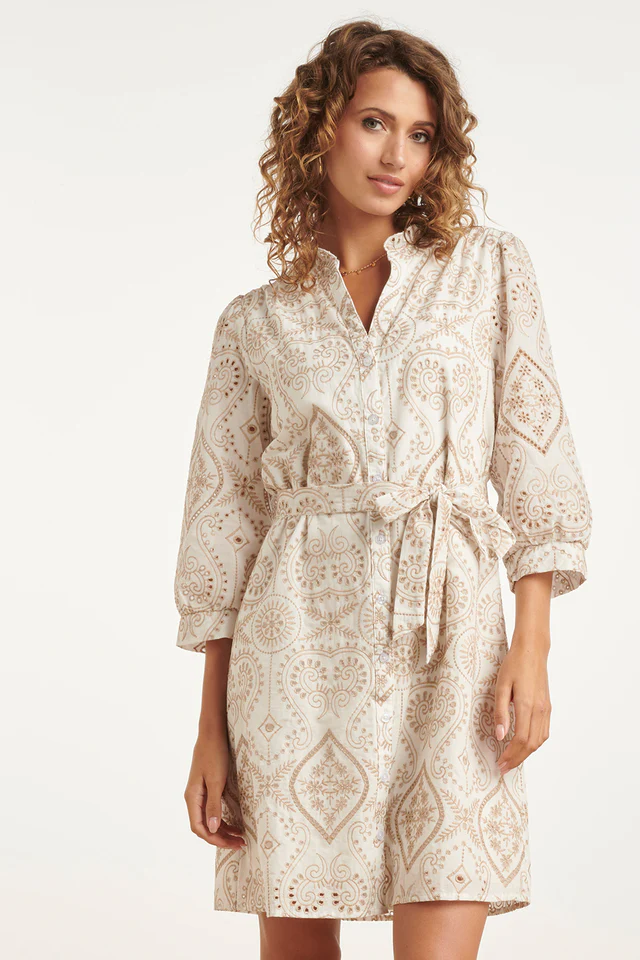 Doorknoopjurk-met-Paisley-Borduurwerk-White-Dark-Sand-4 SMASHED LEMON BUTTON-DOWN DRESS WITH PAISLEY EMBROIDERY