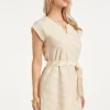 Zomerse-Jurk-Met-Taillelint-En-Diagonale-Print-Sand-Dark-Sand-4 SMASHED LEMON DRESS WITH WAISTBAND AND DIAGONAL PRINT