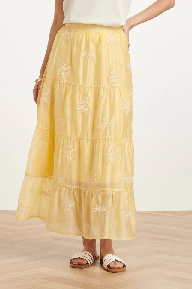 Zwierige-Maxi-rok-met-Geborduurde-Print-en-Stroken-Light-Yellow-3 SMASHED LEMON FLOWING MAXI SKIRT WITH EMBROIDERED PRINT