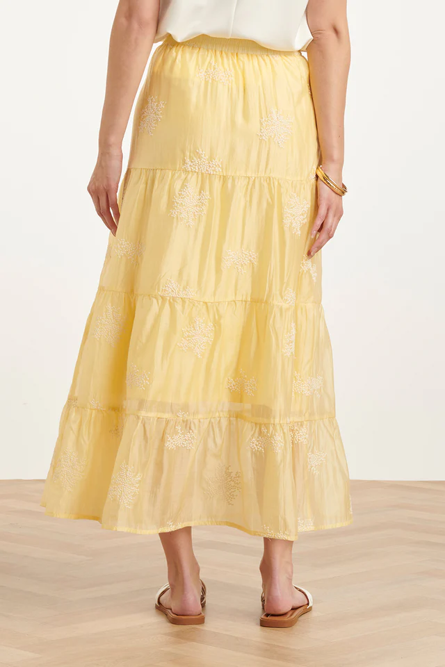 Zwierige-Maxi-rok-met-Geborduurde-Print-en-Stroken-Light-Yellow-6 SMASHED LEMON FLOWING MAXI SKIRT WITH EMBROIDERED PRINT