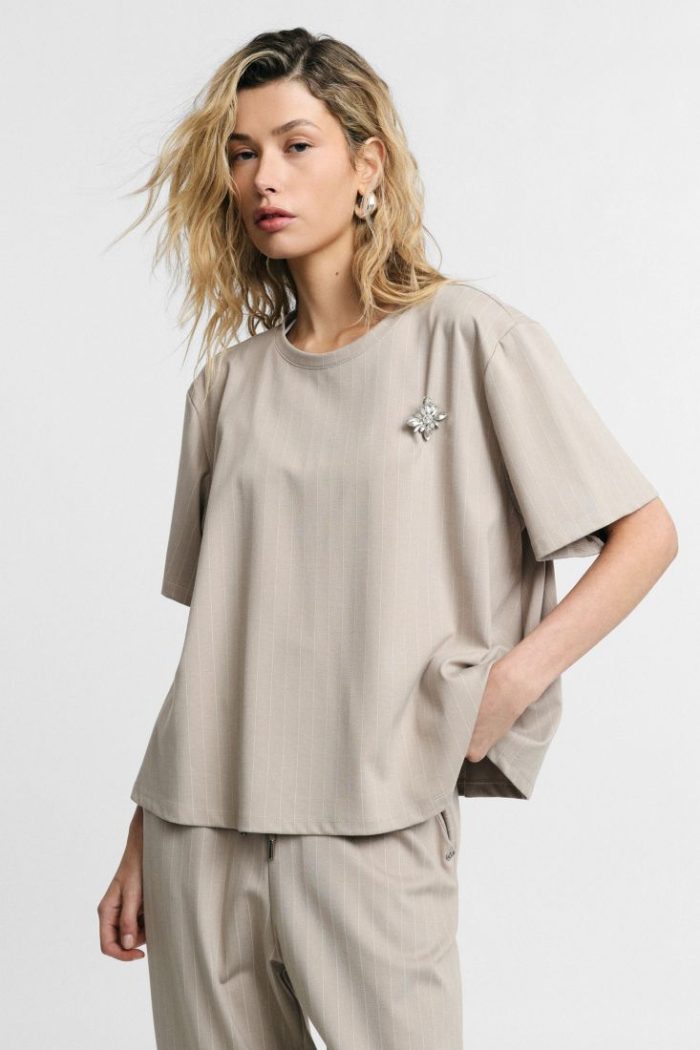PLEASE STRIPED T-SHIRT WITH RELAXED FIT AND JEWEL BROOCH