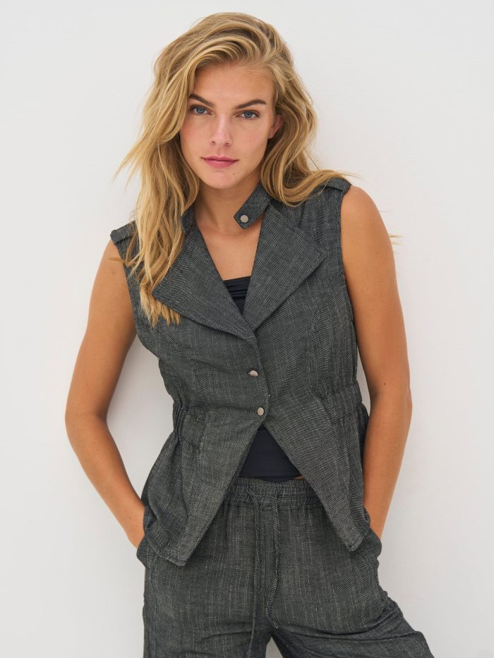 NU DAVIA VEST