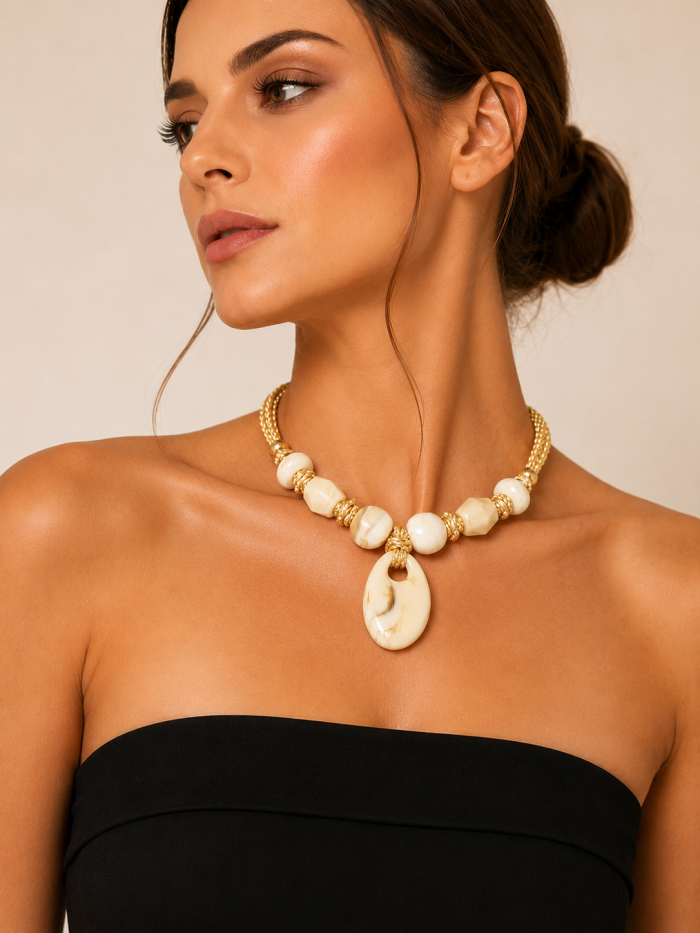 IVORY-GOLD OVAL PENDANT NECKLECE