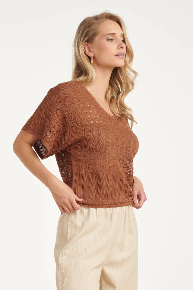 SMASHED LEMON LIGHTWEIGHT KNITTED TOP WITH V-NECK