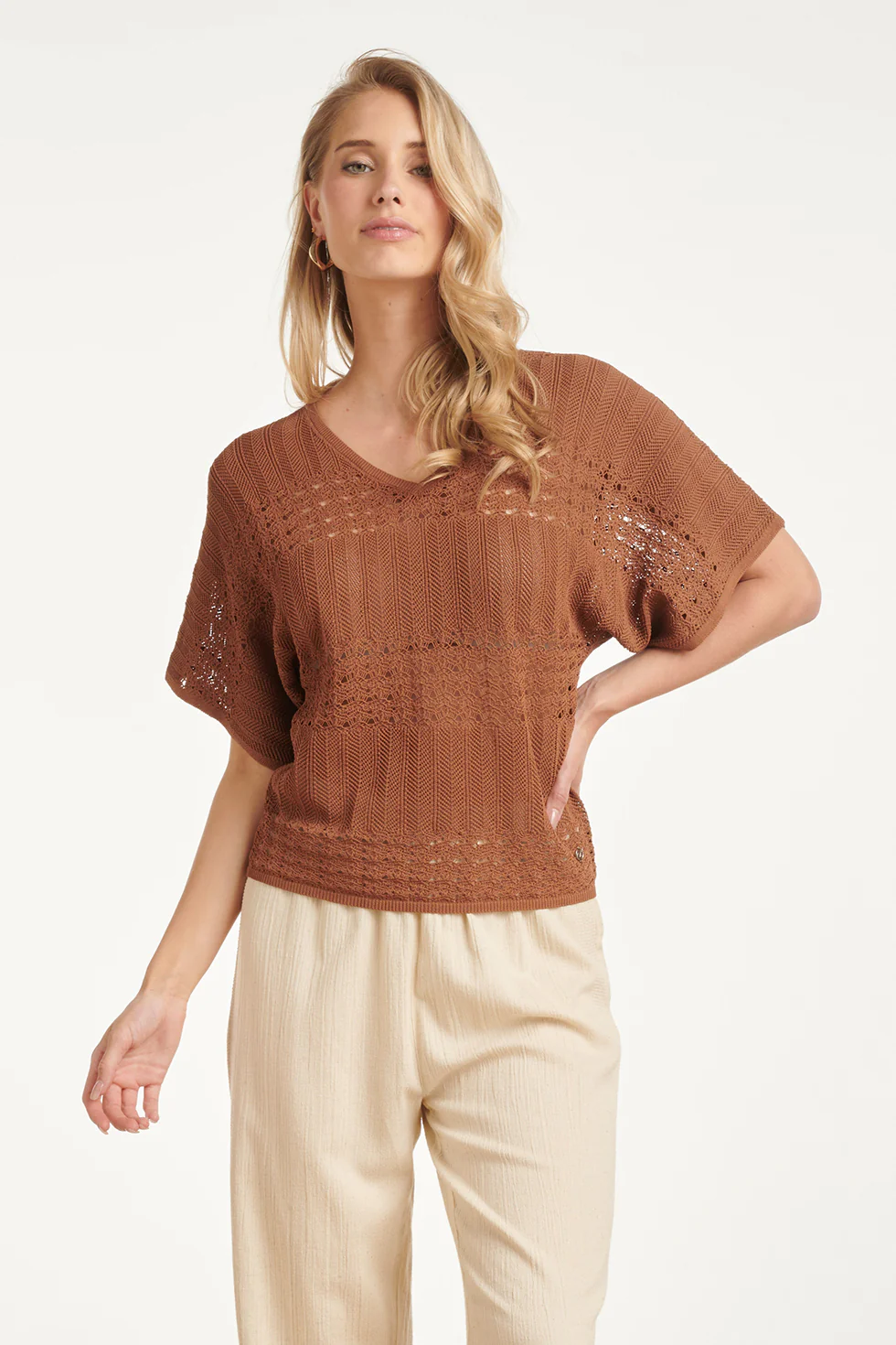 SMASHED LEMON LIGHTWEIGHT KNITTED TOP WITH V-NECK
