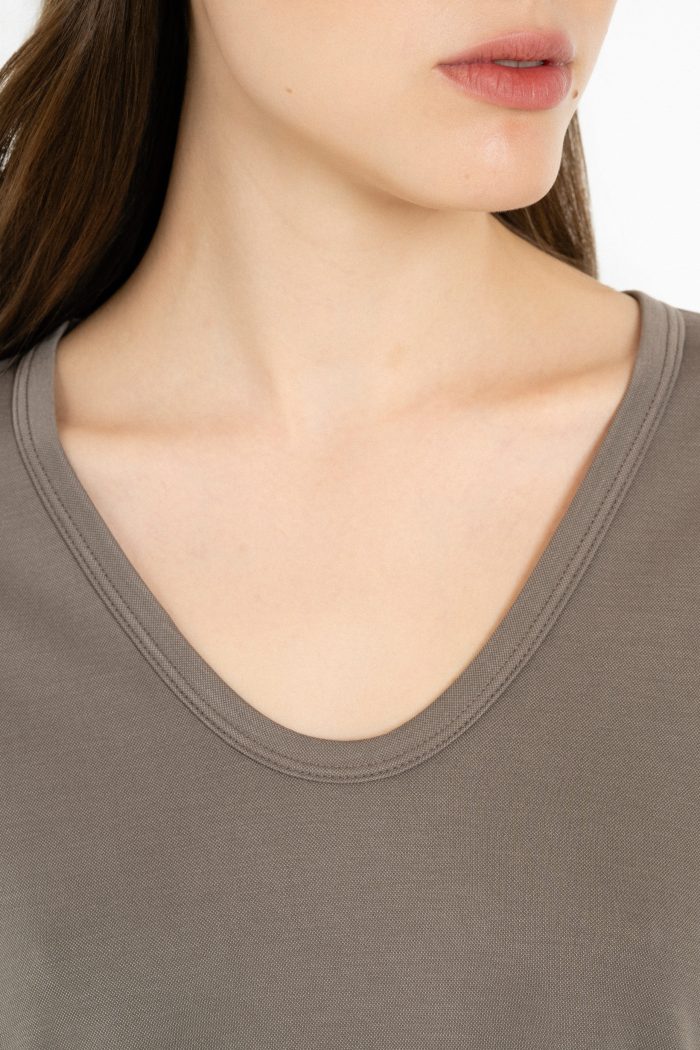 PHILOSOPHY CUPRO PIQUE V NECK TOP