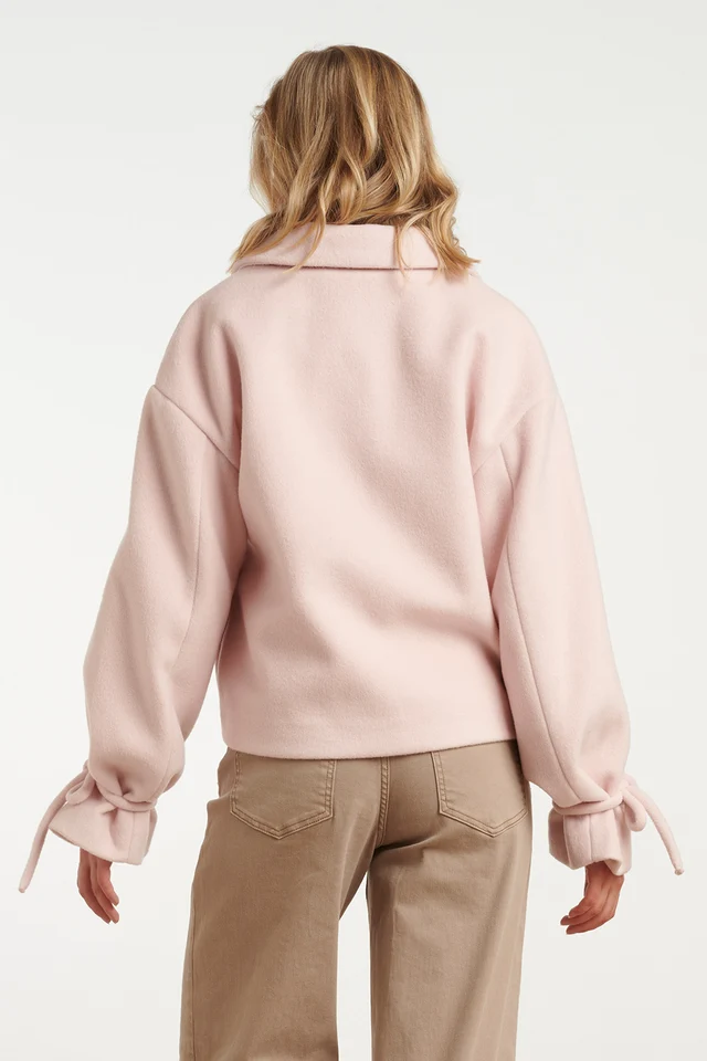 Kort-jas-met-Strikdetails-aan-de-Mouwen-Baby-Pink-6 SMASHED LEMON SHORT COAT WITH BOW DETAILS ON THE SLEEVES
