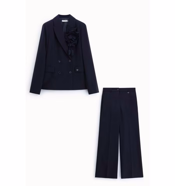 completo-pantalone-doppio-petto-con-dettaglio-fiore-please-n493unocci-in-tute (1) PLEASE DOUBLE-BREASTED TROUSER SUIT WITH FLORAL DETAIL