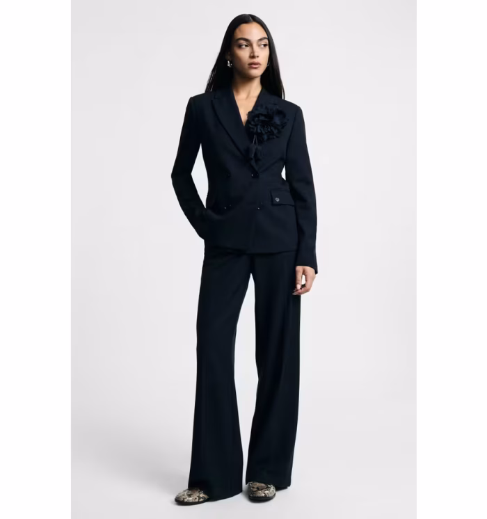 completo-pantalone-doppio-petto-con-dettaglio-fiore-please-n493unocci-in-tute (4) PLEASE DOUBLE-BREASTED TROUSER SUIT WITH FLORAL DETAIL